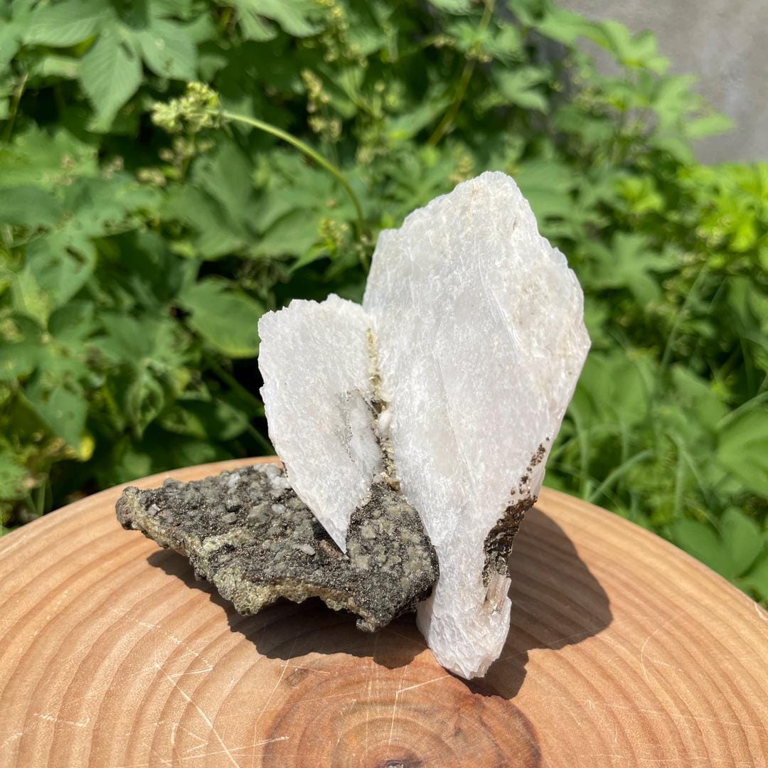 Inner Mongolia Quartz with Calcite Specimen, Natural Crystal Specimen Collection, Mineral Specimen, Spirituality Minerals Calcite Collection