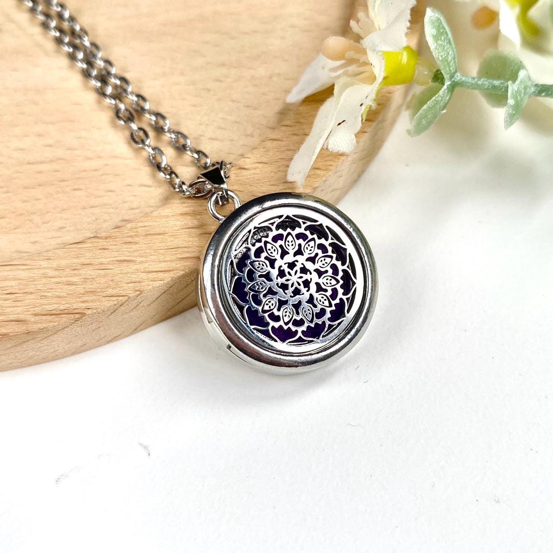 Stainless Steel Aromatherapy Locket Necklace, Magnetic Essential Oil Diffuser Pendant, Tree of Life Perfume Jewelry Gift
