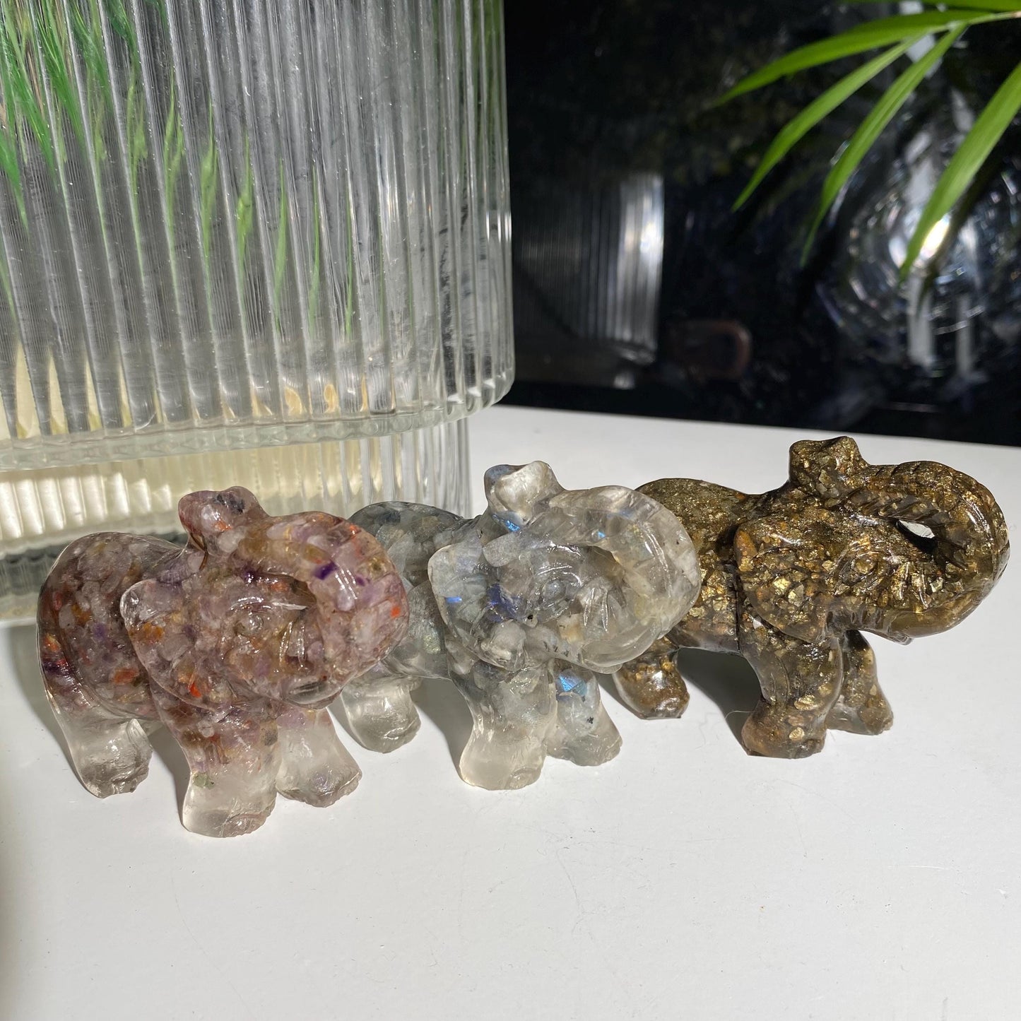 Crystal Chips Elephant In Resin, Natural Gemstone Chips Craft, Handmade Crystal Animal For Gift, Healing Crystal Elephant For Birthday Gifts