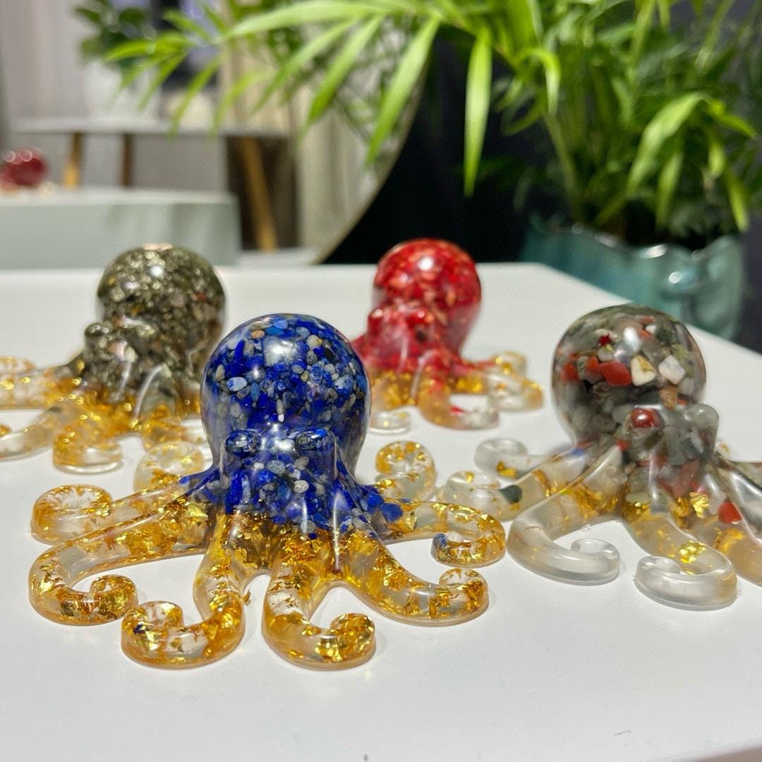 Crystal Chips Octopus With Resin, Natural Gemstone Chips Craft, Handmade Crystal Octopus For Gift, Healing Crystal Craft For Christmas Gifts