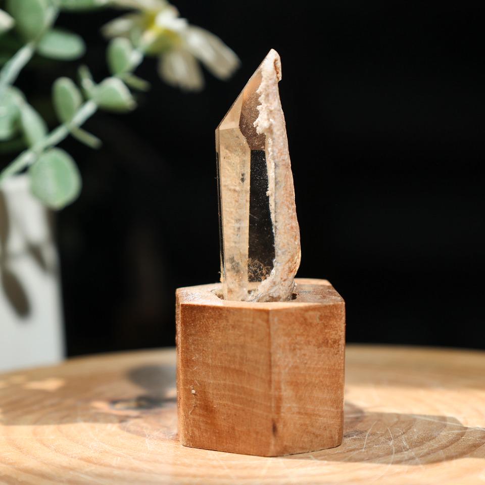 Natural Clear White Garden Quartz Freeform with Stand,Lodolite Quartz, Garden Quartz Point,Crystal Collection,Crystal Gift,Polished Quartz
