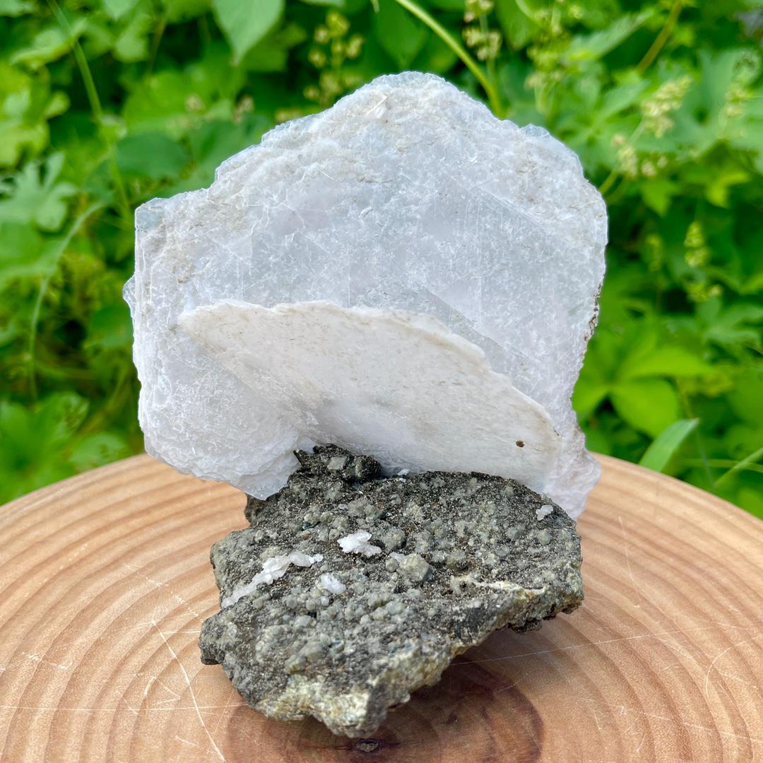 Inner Mongolia Quartz with Calcite Specimen, Natural Crystal Specimen Collection, Mineral Specimen, Spirituality Minerals Calcite Collection