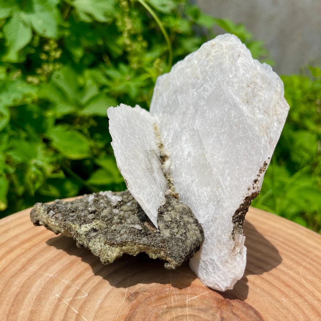 Inner Mongolia Quartz with Calcite Specimen, Natural Crystal Specimen Collection, Mineral Specimen, Spirituality Minerals Calcite Collection