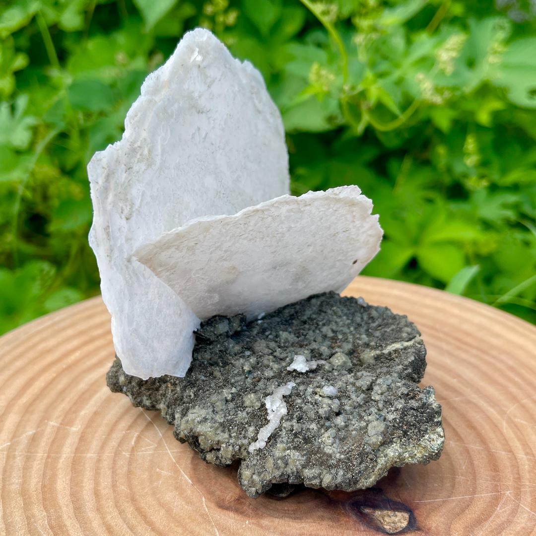 Inner Mongolia Quartz with Calcite Specimen, Natural Crystal Specimen Collection, Mineral Specimen, Spirituality Minerals Calcite Collection