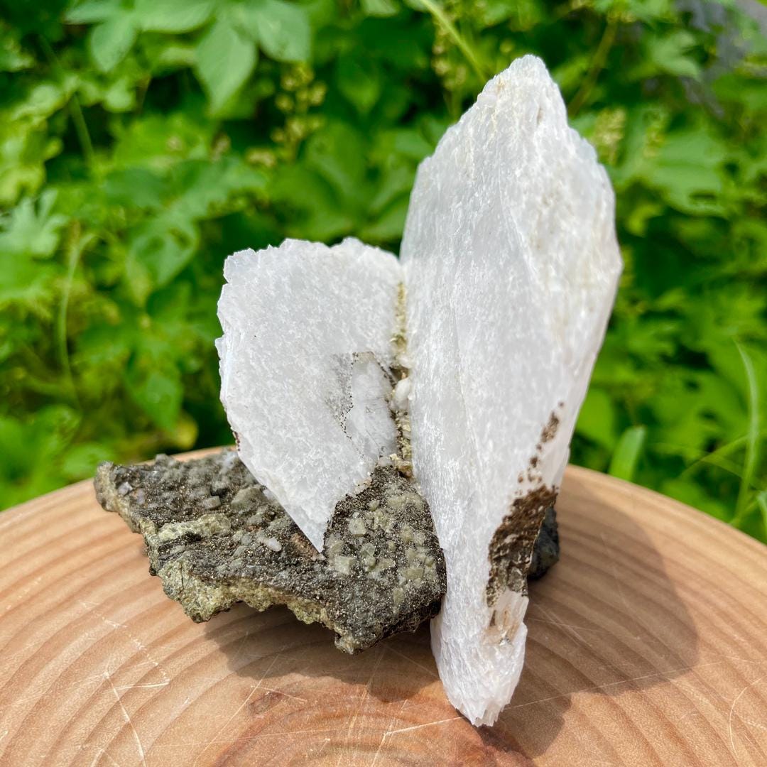Inner Mongolia Quartz with Calcite Specimen, Natural Crystal Specimen Collection, Mineral Specimen, Spirituality Minerals Calcite Collection