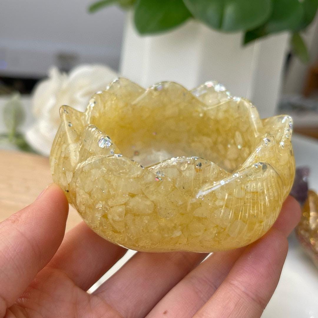 Crystal Chips Cornucopia With Resin, Natural Crystal Chips Craft, Handmade Crystal Lotus Bowl, Healing Crystal Craft For Gifts