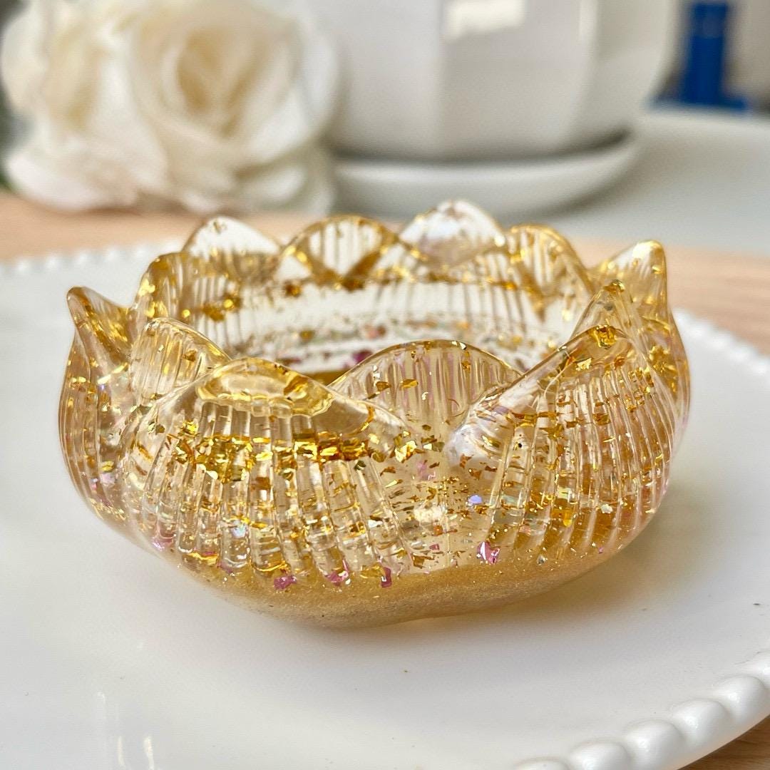Crystal Chips Cornucopia With Resin, Natural Crystal Chips Craft, Handmade Crystal Lotus Bowl, Healing Crystal Craft For Gifts