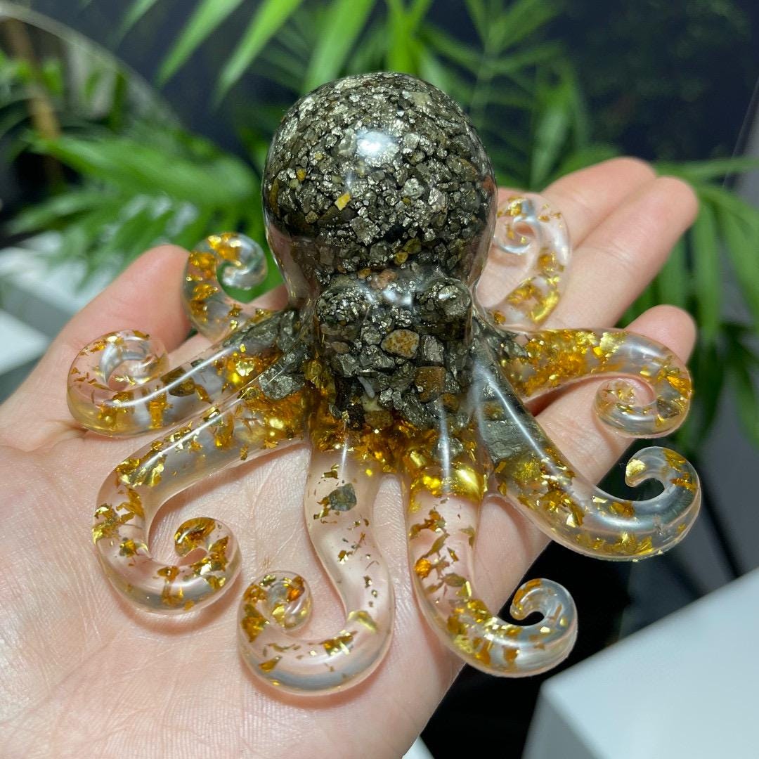 Crystal Chips Octopus With Resin, Natural Gemstone Chips Craft, Handmade Crystal Octopus For Gift, Healing Crystal Craft For Christmas Gifts