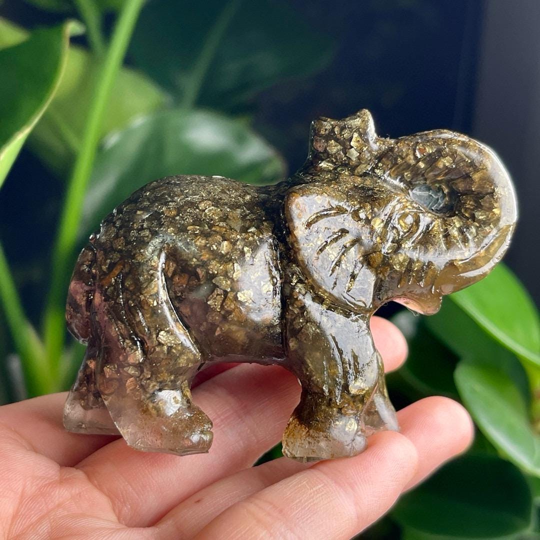 Crystal Chips Elephant In Resin, Natural Gemstone Chips Craft, Handmade Crystal Animal For Gift, Healing Crystal Elephant For Birthday Gifts