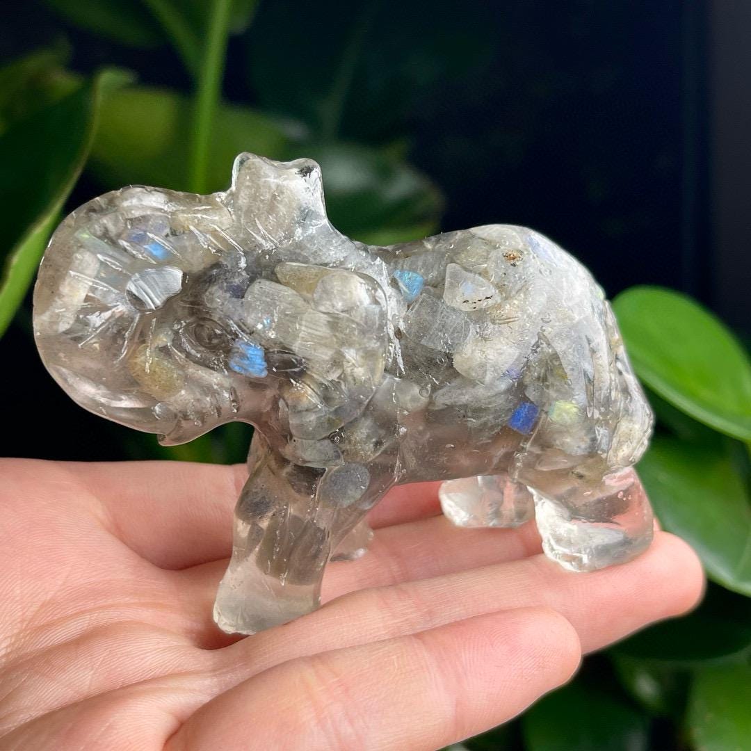 Crystal Chips Elephant In Resin, Natural Gemstone Chips Craft, Handmade Crystal Animal For Gift, Healing Crystal Elephant For Birthday Gifts