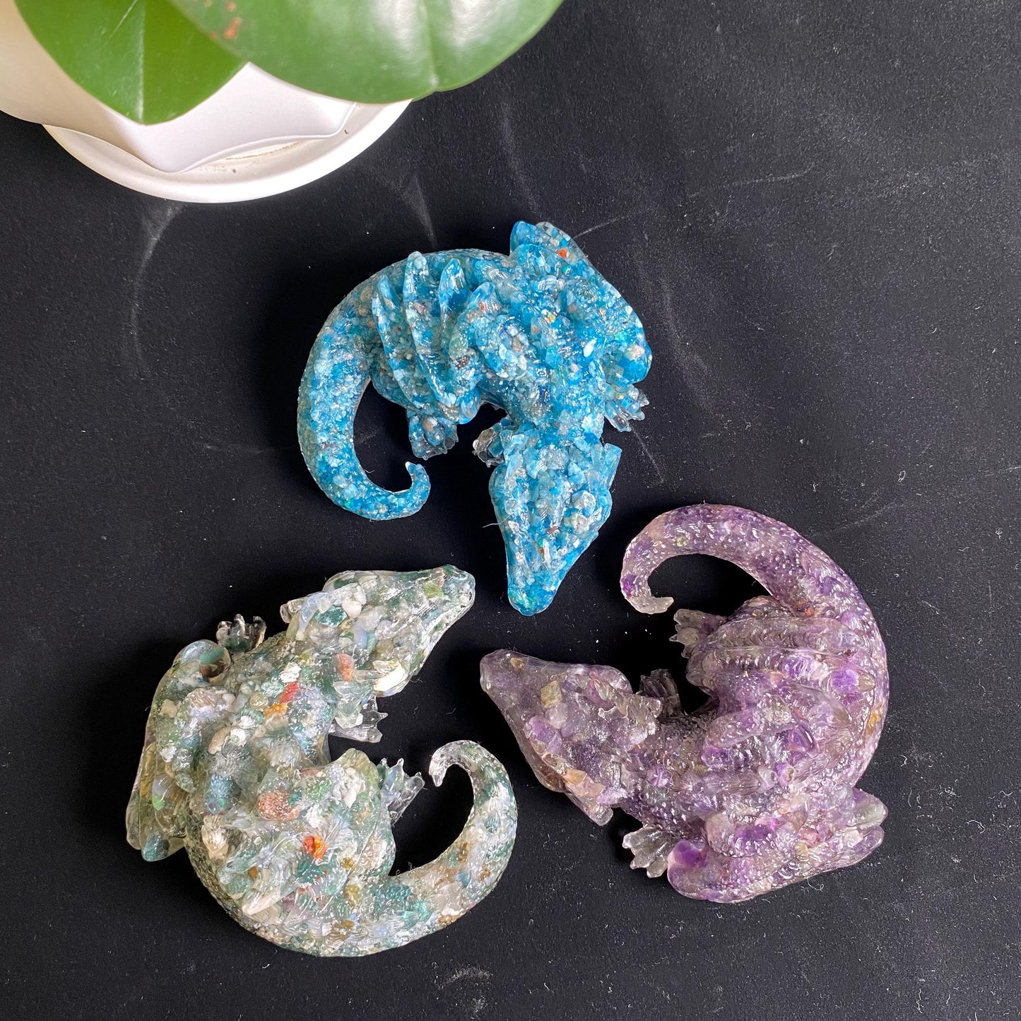 Handmade Crystal Chips Fly Dragon In Resin, Natural Crystal Chips Craft, Healing Crystal Carving Birthday Gifts, Christmas Present