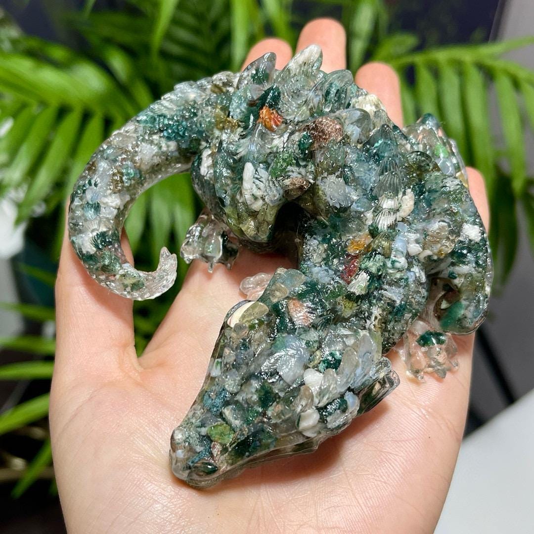Handmade Crystal Chips Fly Dragon In Resin, Natural Crystal Chips Craft, Healing Crystal Carving Birthday Gifts, Christmas Present