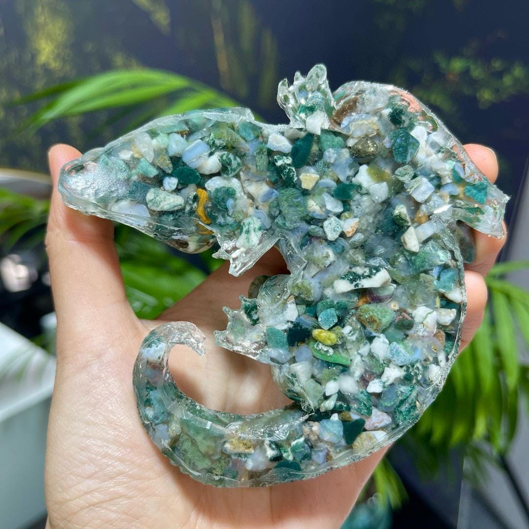Handmade Crystal Chips Fly Dragon In Resin, Natural Crystal Chips Craft, Healing Crystal Carving Birthday Gifts, Christmas Present