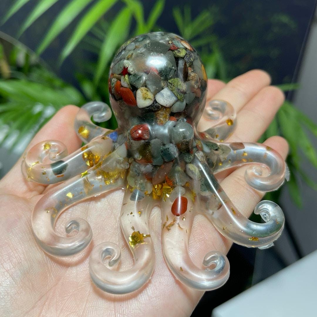 Crystal Chips Octopus With Resin, Natural Gemstone Chips Craft, Handmade Crystal Octopus For Gift, Healing Crystal Craft For Christmas Gifts