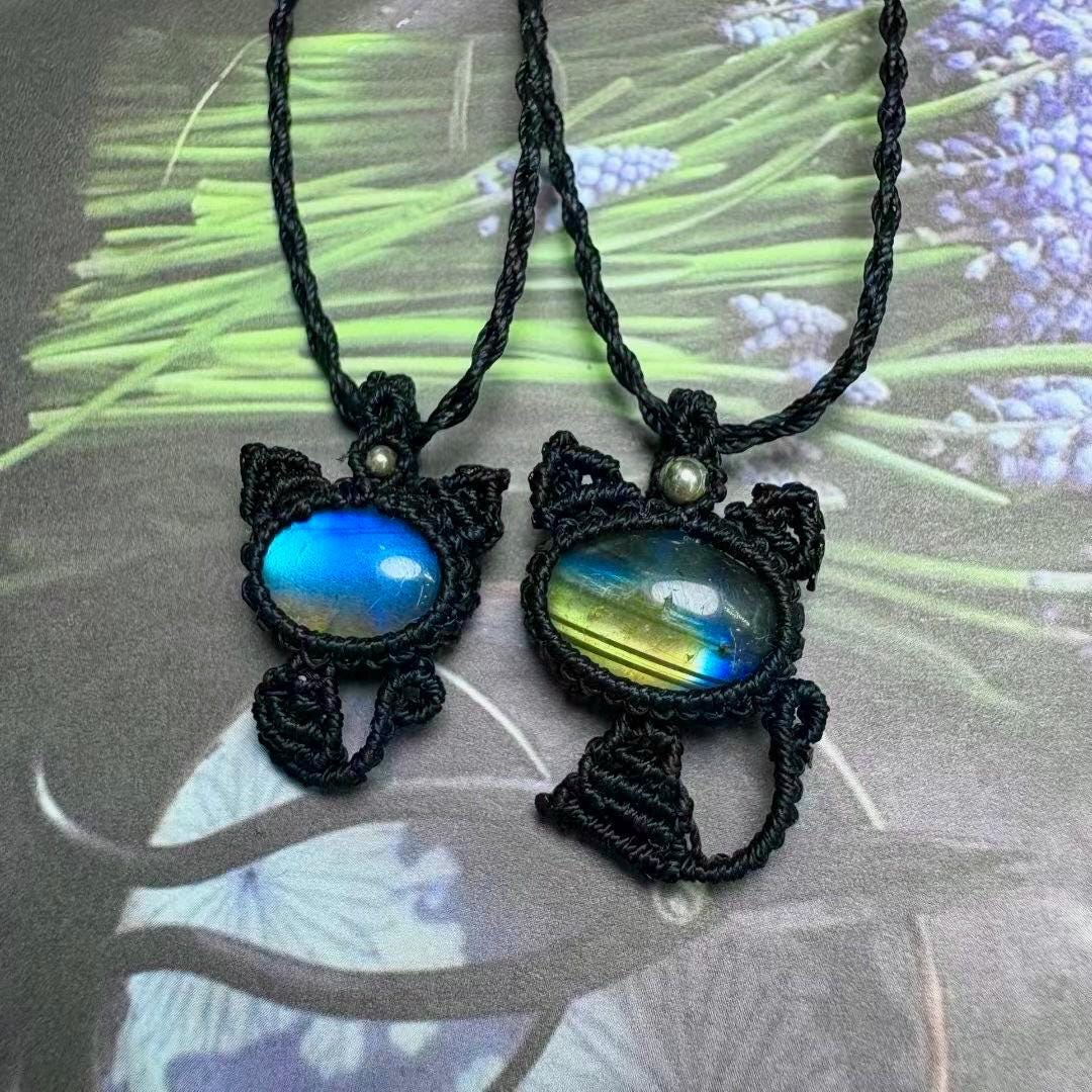1 Pcs Natural Labradorite Cat Pendant Necklace, Handmade Macrame Waxed Cord, Boho Stone Jewelry, Gift for Cat Lovers, Adjustable Fiber Cord