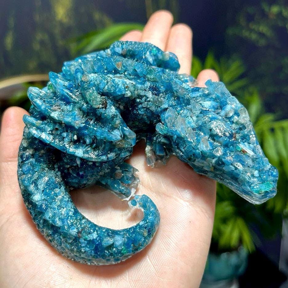 Handmade Crystal Chips Fly Dragon In Resin, Natural Crystal Chips Craft, Healing Crystal Carving Birthday Gifts, Christmas Present
