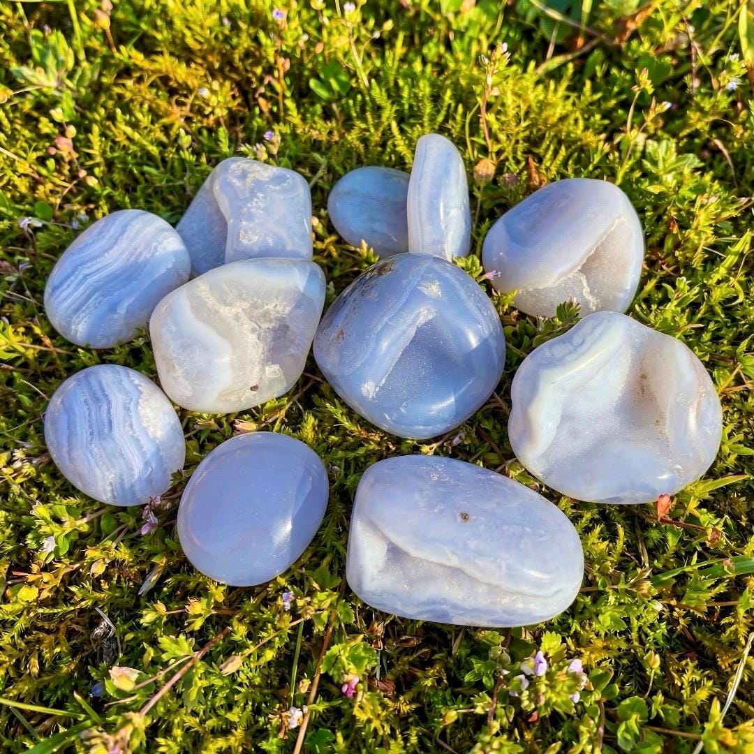 Natural Blue Lace Agate Tumbled Stone, Raw Crystal Chips for Jewelry Making, Crystal Healing, Blue Stone