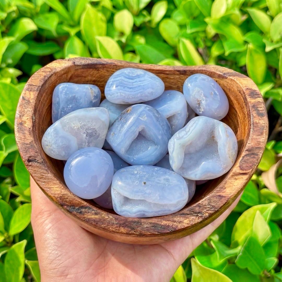Natural Blue Lace Agate Tumbled Stone, Raw Crystal Chips for Jewelry Making, Crystal Healing, Blue Stone