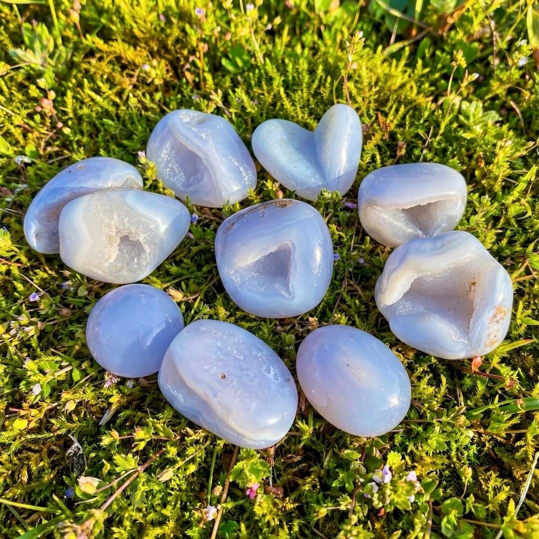 Natural Blue Lace Agate Tumbled Stone, Raw Crystal Chips for Jewelry Making, Crystal Healing, Blue Stone