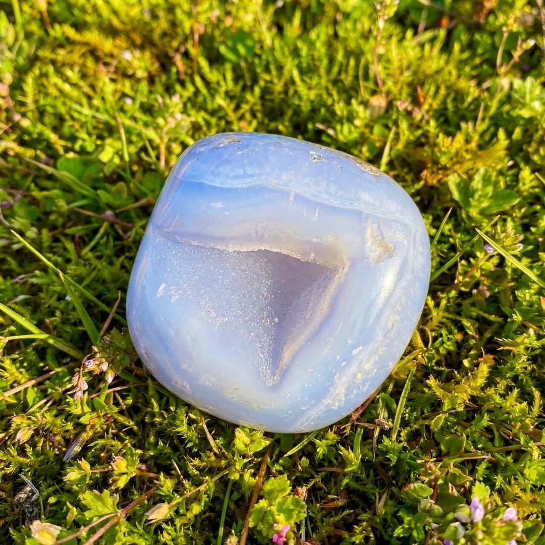 Natural Blue Lace Agate Tumbled Stone, Raw Crystal Chips for Jewelry Making, Crystal Healing, Blue Stone