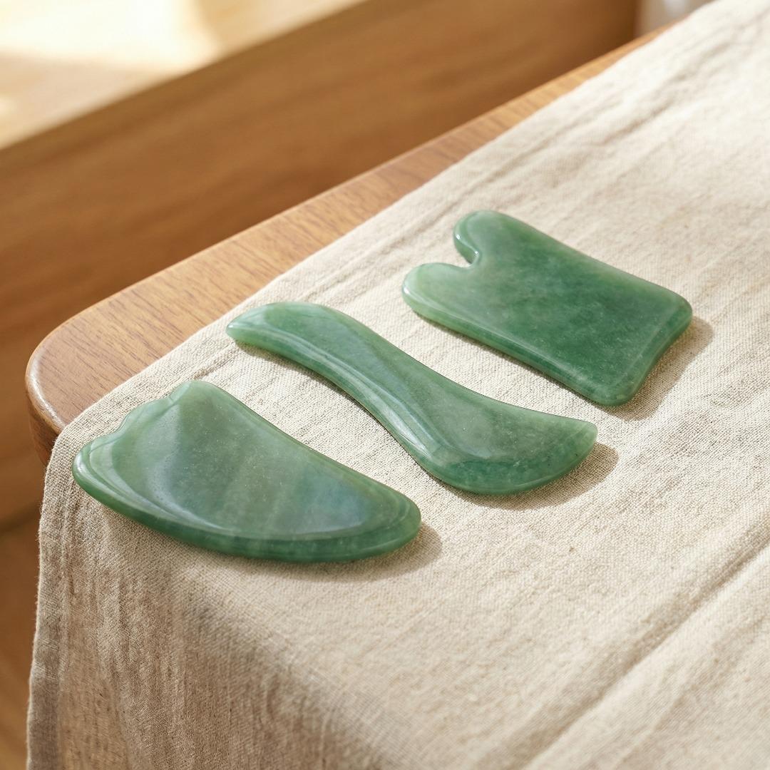 Green Aventurine Gua Sha Tool, Natural Stone Facial Massager Spoon, Green Jade Scraping Plate for Eye & Face, Aesthetic Skincare Gift