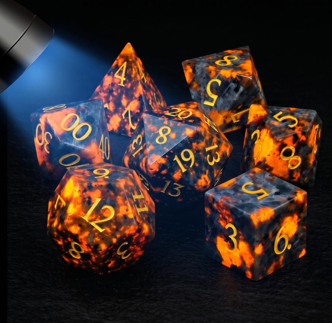 Yooperlite Stone DND Dice Set, UV Reactive Glowing Lava Stone Polyhedral Dice 7pcs, Flourescent Sodalite RPG Game Dice, Dungeon Master Gift