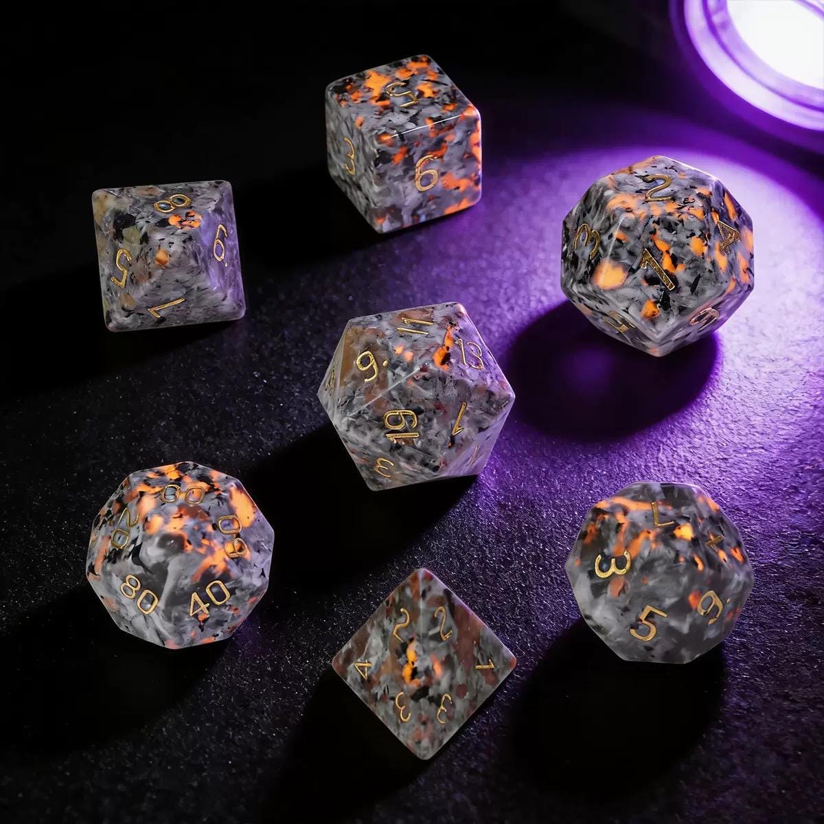 Yooperlite Stone DND Dice Set, UV Reactive Glowing Lava Stone Polyhedral Dice 7pcs, Flourescent Sodalite RPG Game Dice, Dungeon Master Gift