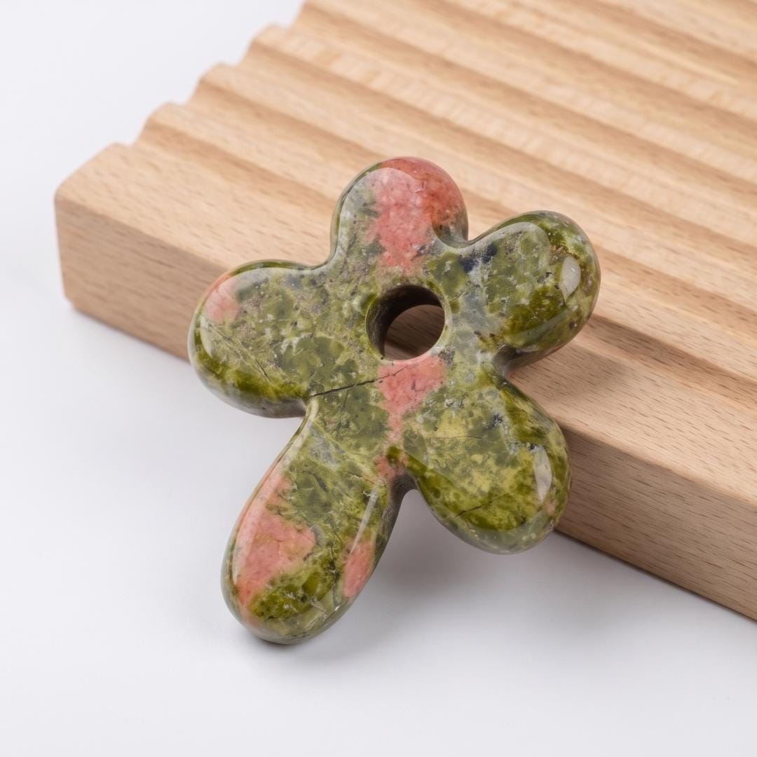 Natural Stone Flower Pendant, Carved Crystal Daisy Charm for Necklace Bracelet Jewelry Making, Dainty Gemstone Flower Charm Cute Gift