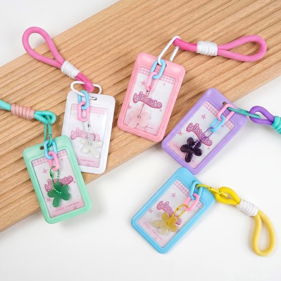 Natural Crystal Flower Photocard Holder, Gemstone Daisy ID Badge Sleeve, Kawaii Campus Card Protector, Office Keychain Gift for Student