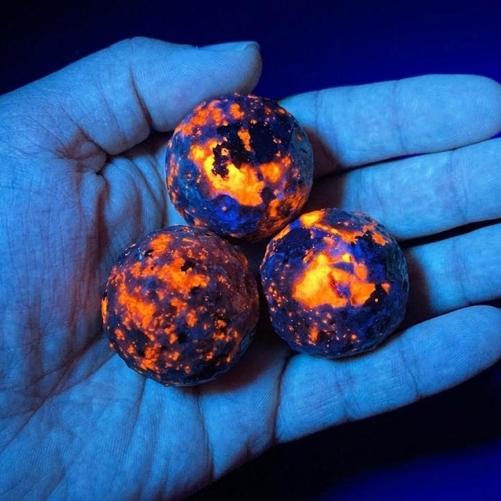 Natural Yooperlite Moon Sphere, UV Reactive Fluorescent Crystal Ball, Glowing Flaming Stone Carved Planet Sculpture, Geek Gift Desk Decor