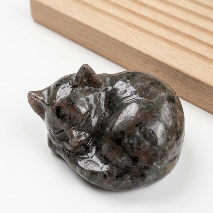 Natural Yooperlite Cat Carving, UV Reactive Fluorescent Crystal Sleeping Cat, Statue Glowing Flame Stone, Animal Figurine, Home Decor Gift