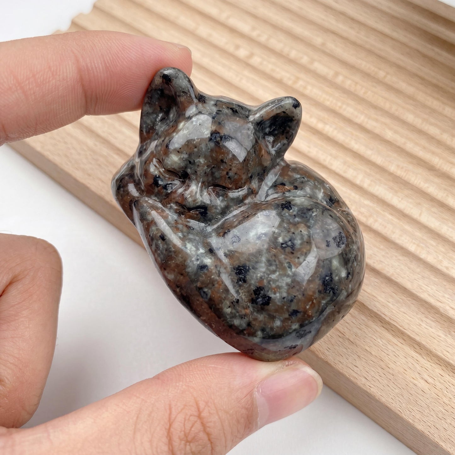 Natural Yooperlite Cat Carving, UV Reactive Fluorescent Crystal Sleeping Cat, Statue Glowing Flame Stone, Animal Figurine, Home Decor Gift