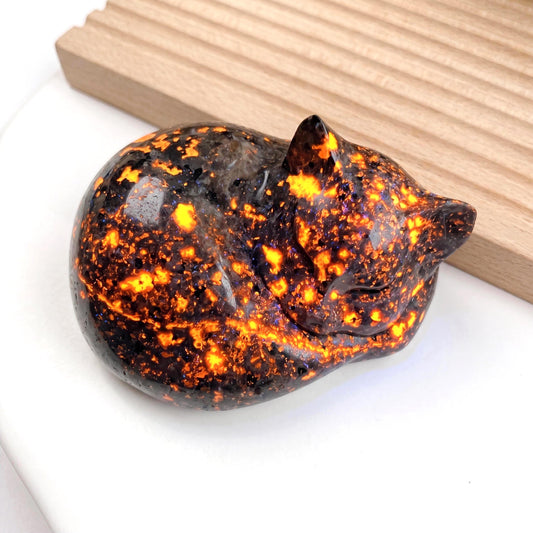 Natural Yooperlite Cat Carving, UV Reactive Fluorescent Crystal Sleeping Cat, Statue Glowing Flame Stone, Animal Figurine, Home Decor Gift